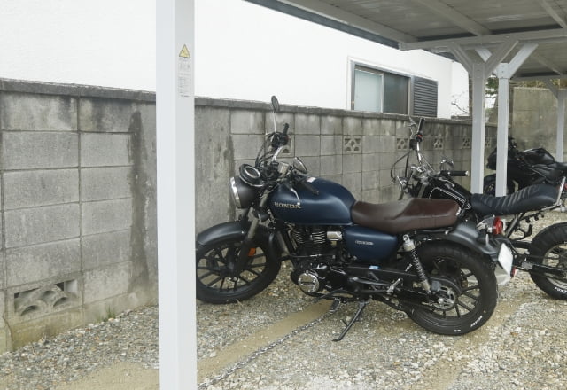 オートバイ駐輪場