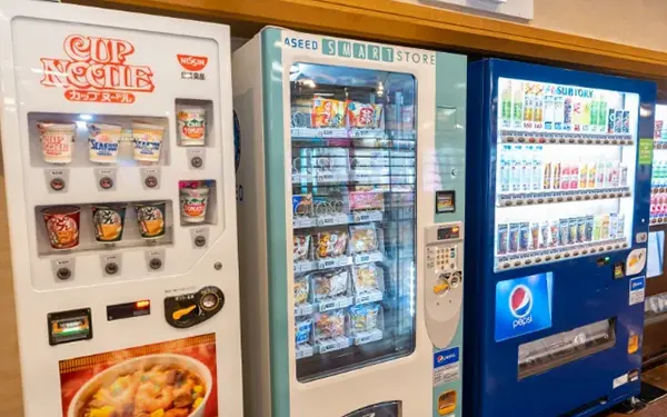 カップヌードル・パンなどの自販機